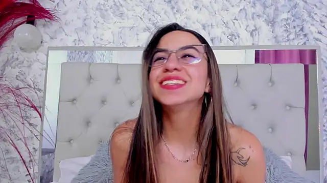 Snapshot of Ariana_greenblat chatting on 13, 12, 2025 Ariana greenblat online show from 13, 12, 2025