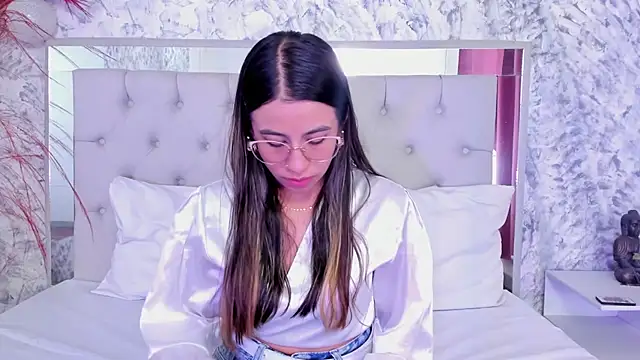 Snapshot of Ariana_greenblat chatting on 4, 2, 2026 Ariana greenblat online show from 4, 2, 2026