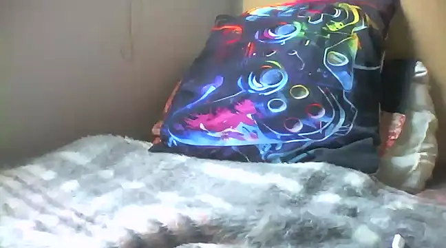 Drag Queen online show from 30, 1, 2025