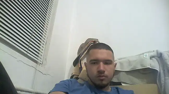 Drag Queen online show from 30, 1, 2025