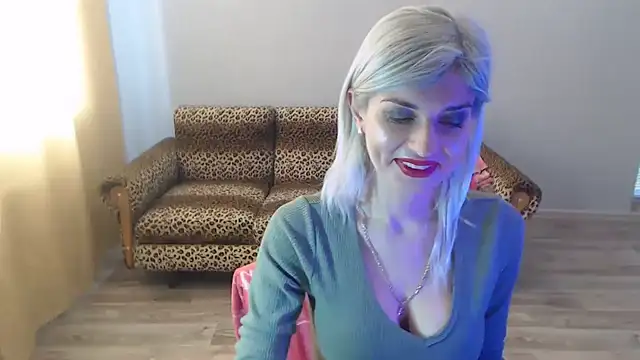 Snapshot of SexyBeatriice chatting on 2, 2, 2025 SexyBeatriice online show from 2, 2, 2025