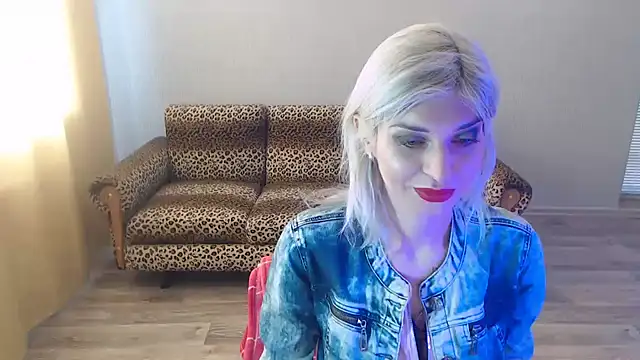 Snapshot of SexyBeatriice chatting on 13, 2, 2025 SexyBeatriice online show from 13, 2, 2025