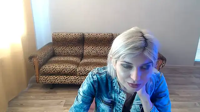 Snapshot of SexyBeatriice chatting on 21, 2, 2025 SexyBeatriice online show from 21, 2, 2025