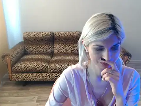 Snapshot of SexyBeatriice chatting on 21, 3, 2025 SexyBeatriice online show from 21, 3, 2025