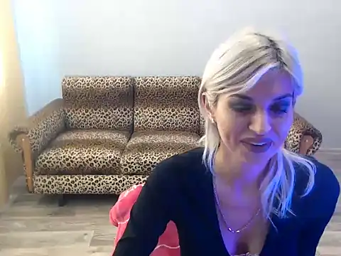 Snapshot of SexyBeatriice chatting on 30, 9, 2025 SexyBeatriice online show from 30, 9, 2025