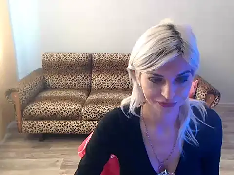 Snapshot of SexyBeatriice chatting on 1, 10, 2025 SexyBeatriice online show from 1, 10, 2025