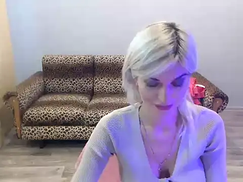 Snapshot of SexyBeatriice chatting on 9, 10, 2025 SexyBeatriice online show from 9, 10, 2025