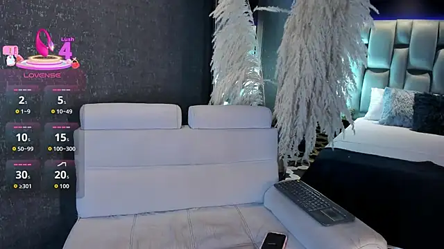 AliDiaz  online show from 4, 11, 2025