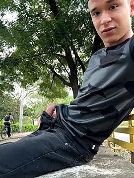 Snapshot of arevalo1124 chatting on 16, 10, 2025 arevalo1124 online show from 16, 10, 2025