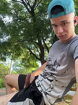 Snapshot of arevalo1124 chatting on 22, 10, 2025 arevalo1124 online show from 22, 10, 2025