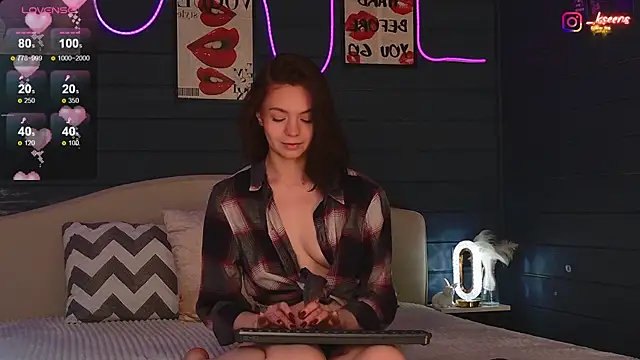 Snapshot of Eseensia chatting on 20, 10, 2025 Eseensia online show from 20, 10, 2025