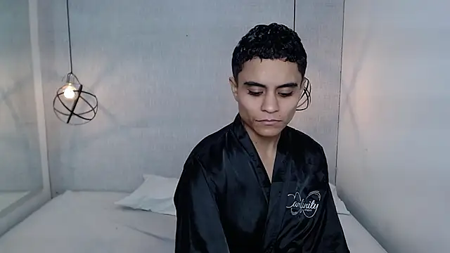 Liiamthompson online show from 17, 3, 2025