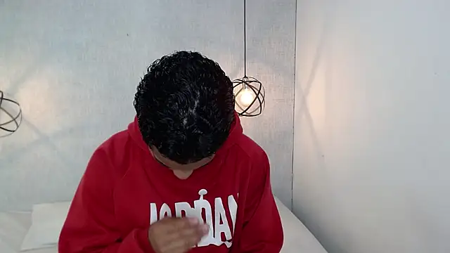 Liiamthompson online show from 19, 3, 2025