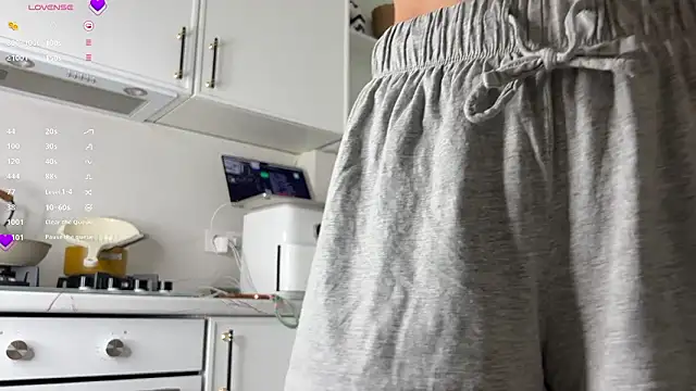 WhiteAnni online show from 17, 2, 2026