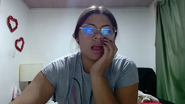 Snapshot of viccky_vick chatting on 2, 10, 2025 viccky vick online show from 2, 10, 2025
