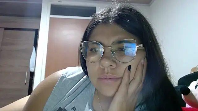 Snapshot of viccky_vick chatting on 13, 10, 2025 viccky vick online show from 13, 10, 2025