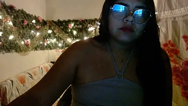 Snapshot of viccky_vick chatting on 28, 11, 2025 viccky vick online show from 28, 11, 2025