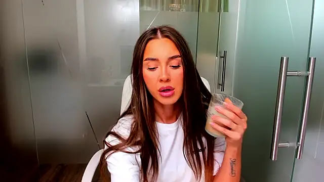 Anya-Ray online show from 30, 4, 2026