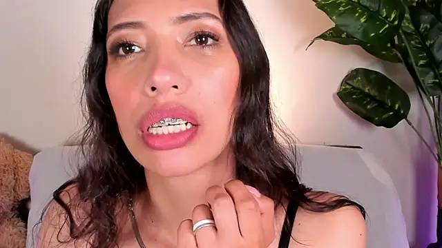 Snapshot of Miss_veronicaa2 chatting on 22, 5, 2026 Miss veronicaa2 online show from 22, 5, 2026
