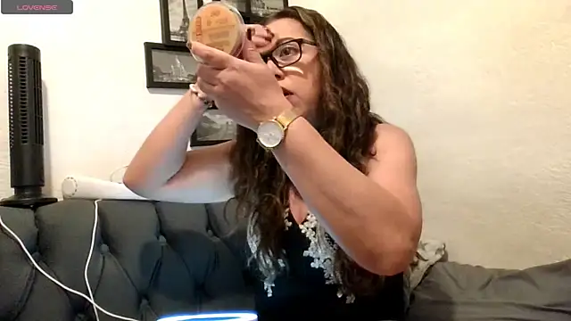 Snapshot of MirandaLatinaLovely chatting on 30, 4, 2026 MirandaLatinaLovely online show from 30, 4, 2026