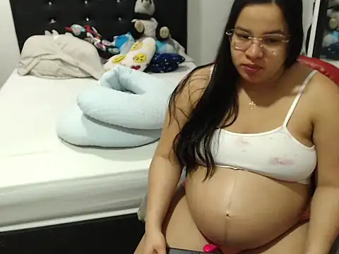 Snapshot of kylie_switch2 chatting on 11, 10, 2025 kylie switch2 online show from 11, 10, 2025