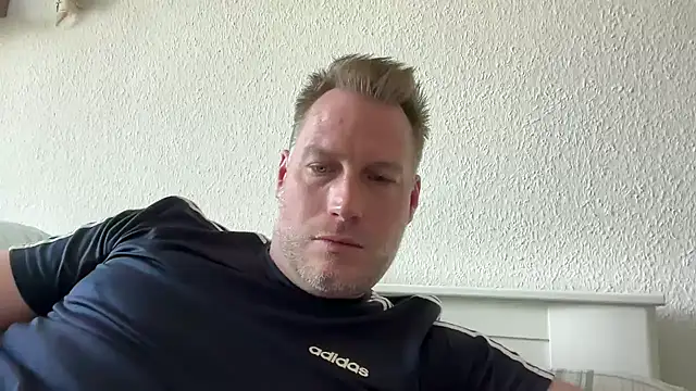 Snapshot of Christian87xxx chatting on 3, 5, 2026 Christian87xxx online show from 3, 5, 2026