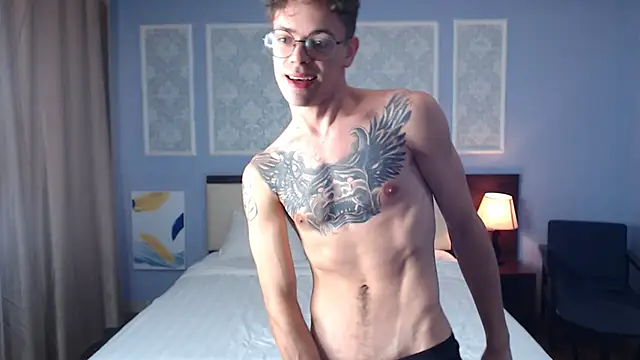 Snapshot of William_Henry_ chatting on 2, 2, 2025 William Henry online show from 2, 2, 2025