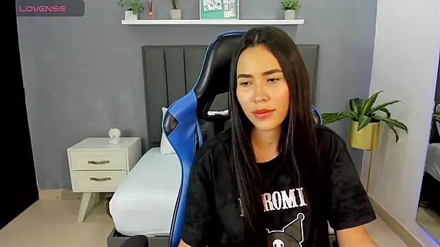 alessia leroy online show from 18, 2, 2025