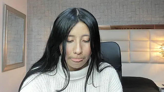 Snapshot of Nohemi_louse chatting on 25, 10, 2025 Nohemi louse online show from 25, 10, 2025