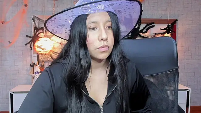 Snapshot of Nohemi_louse chatting on 28, 10, 2025 Nohemi louse online show from 28, 10, 2025