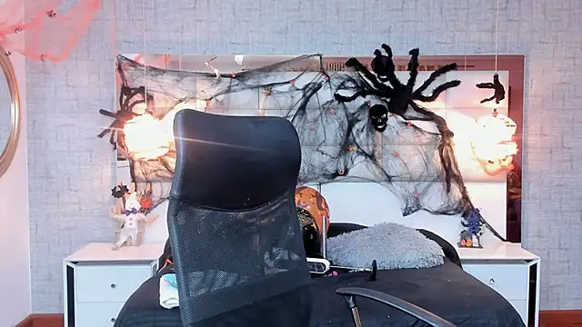 Snapshot of Nohemi_louse chatting on 1, 11, 2025 Nohemi louse online show from 1, 11, 2025