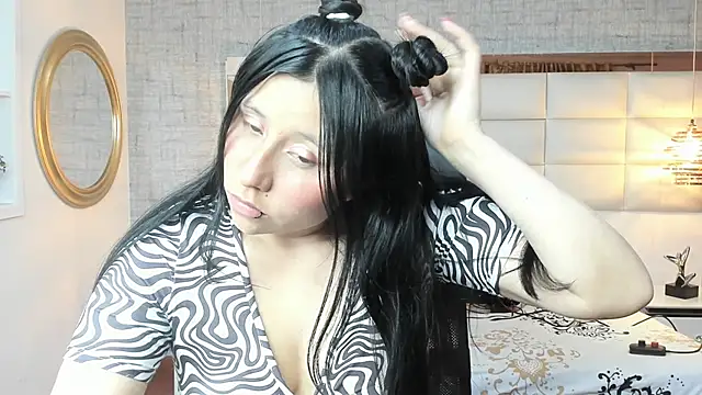 Snapshot of Nohemi_louse chatting on 8, 11, 2025 Nohemi louse online show from 8, 11, 2025