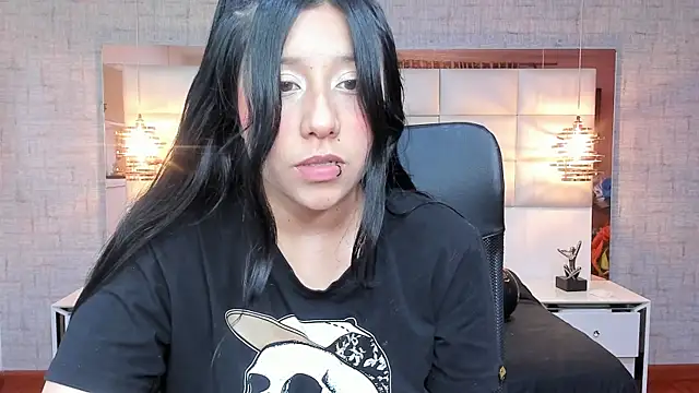 Snapshot of Nohemi_louse chatting on 15, 11, 2025 Nohemi louse online show from 15, 11, 2025