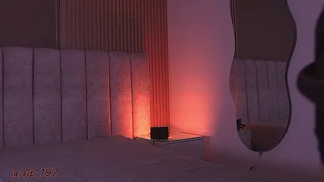 sara lopee1 online show from 10, 3, 2026