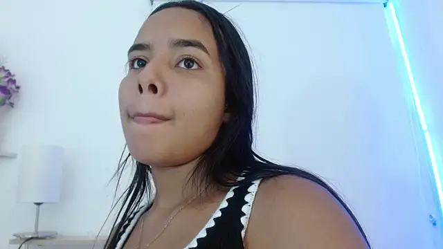 Roxy Stonee online show from 27, 10, 2025