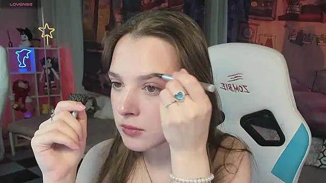 Snapshot of kaisajenner chatting on 2, 2, 2026 kaisajenner online show from 2, 2, 2026