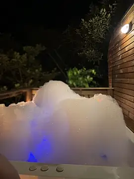 Lally Valencia   online show from 29, 10, 2025