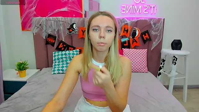 Snapshot of TessaAdorable chatting on 29, 10, 2025 TessaAdorable online show from 29, 10, 2025