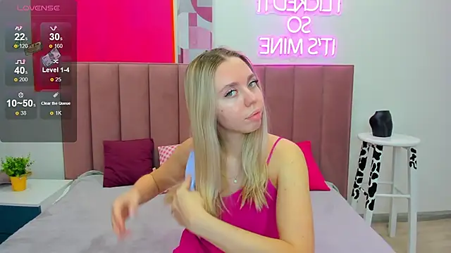 Snapshot of TessaAdorable chatting on 23, 11, 2025 TessaAdorable online show from 23, 11, 2025