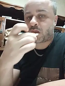 Snapshot of NAvoglia chatting on 25, 6, 2026 NAvoglia online show from 25, 6, 2026