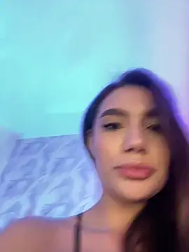 Alyssia Collins online show from 5, 2, 2025