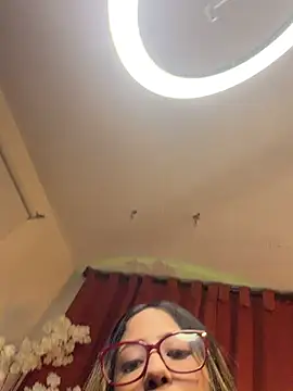 Snapshot of vicky_bass chatting on 4, 12, 2025 vicky bass online show from 4, 12, 2025