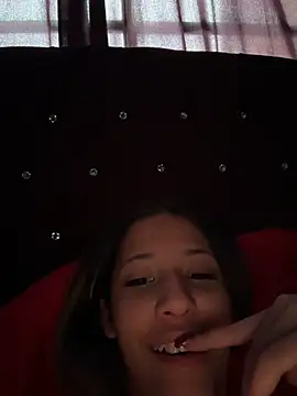 Snapshot of vicky_bass chatting on 14, 12, 2025 vicky bass online show from 14, 12, 2025