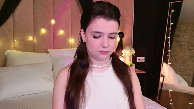 Pauline Heaven online show from 1, 12, 2025