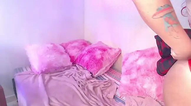 Snapshot of EstefyTabbo chatting on 2, 2, 2025 EstefyTabbo online show from 2, 2, 2025