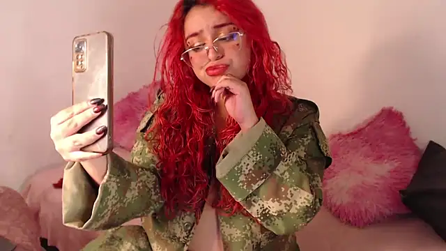 Snapshot of EstefyTabbo chatting on 29, 9, 2025 EstefyTabbo online show from 29, 9, 2025