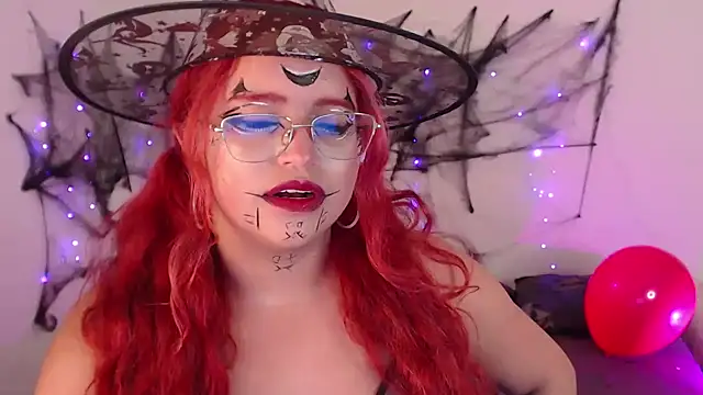 Snapshot of EstefyTabbo chatting on 27, 10, 2025 EstefyTabbo online show from 27, 10, 2025