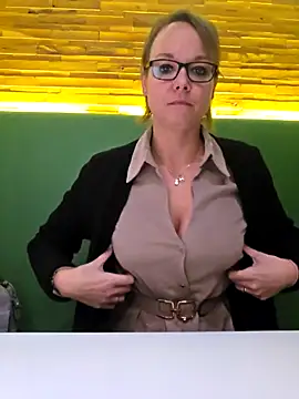 Snapshot of Fuxy-love69 chatting on 5, 12, 2025 Fuxy-love69 online show from 5, 12, 2025