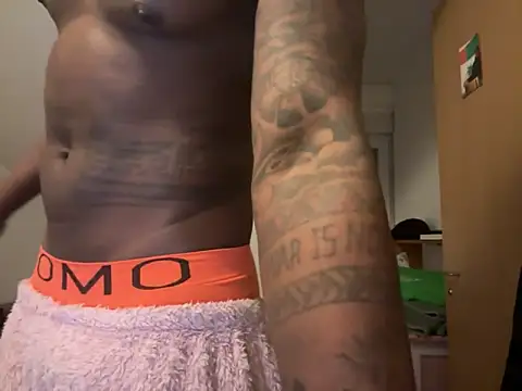 Snapshot of Maxx2 chatting on 4, 2, 2025 Maxx2 online show from 4, 2, 2025