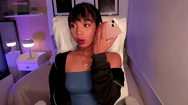 Gigi Strawberry online show from 24, 10, 2025